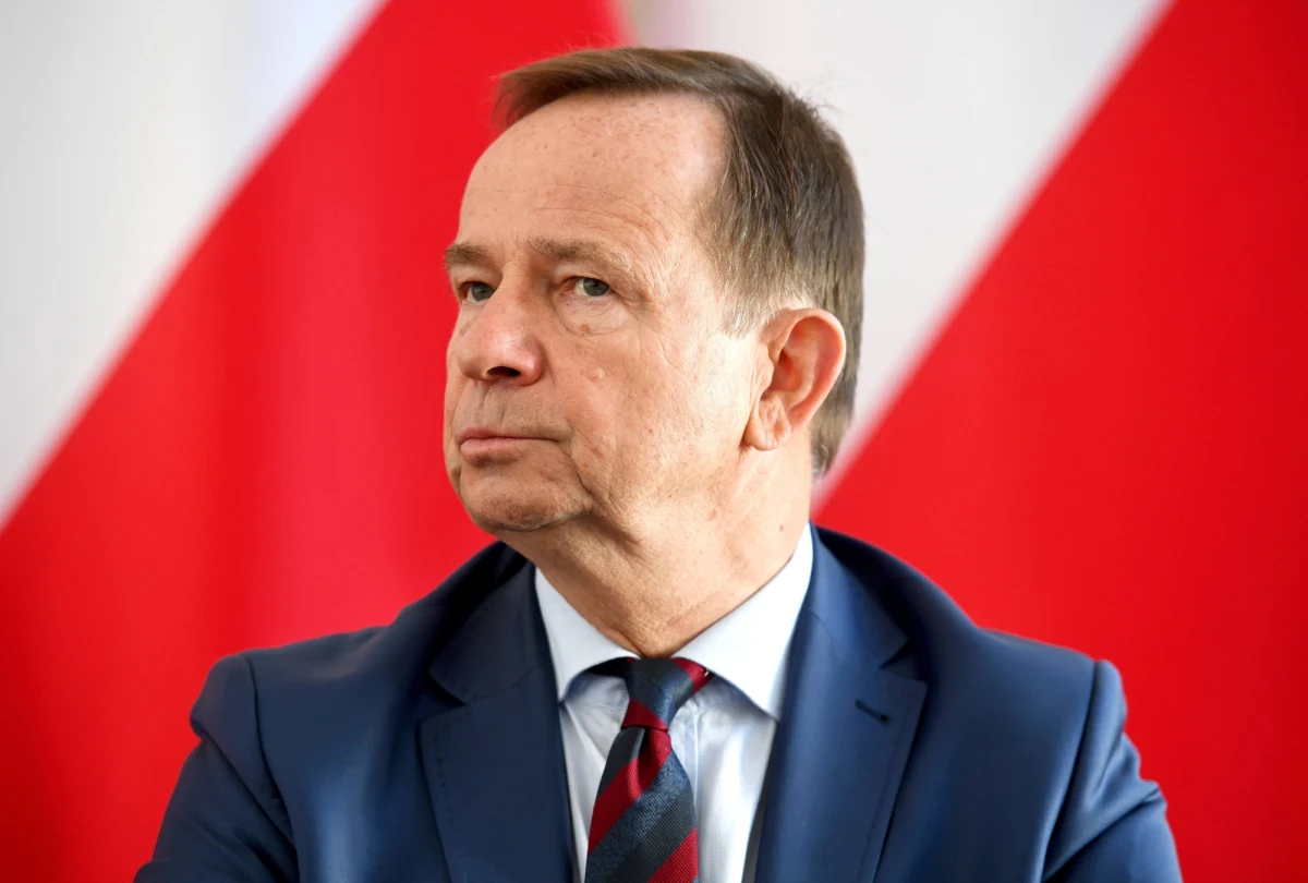 Marszałek województwa podkarpackiego Władysław Ortyl jest zakażony koronawirusem - poinformował PAP w czwartek jego rzecznik prasowy Tomasz Leyko. Marszałek jest potrójnie zaszczepiony na Covid-19.