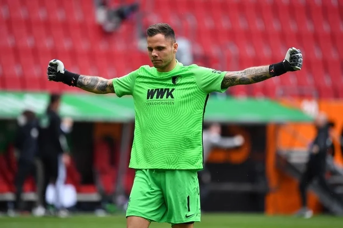 Występujący w Bundeslidze Rafał Gikiewicz otrzymał pozytywny wynik testu na Covid-19. "Brak symptomów i czuję się dobrze" - zakomunikował polski bramkarz.