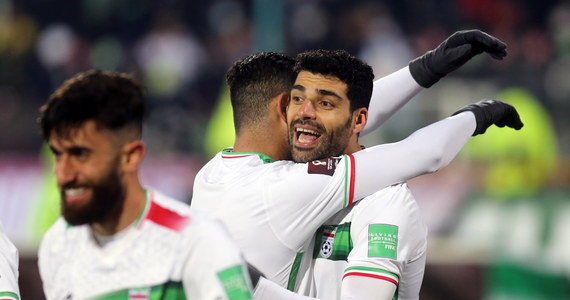Reprezentacja Iranu po raz szósty w historii awansowała na piłkarskie mistrzostwa świata. Przesądziła o tym czwartkowa wygrana Irańczyków w Teheranie 1-0 z Irakiem. 14 reprezentacji jest już pewnych udziału w mundialu w Katarze. Szansę w barażach ma jeszcze Polska.
