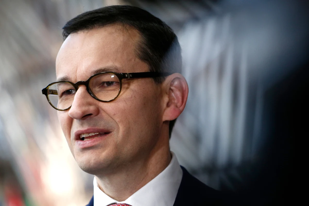 "Wzywam Donalda Tuska, żeby zrezygnował natychmiast z przewodniczenia Europejskiej Partii Ludowej" - oświadczył premier Mateusz Morawiecki. Jak dodał, błędna polityka tego ugrupowania spowodowała, że prezydent Rosji Władimir Putin może szantażować Europę.
