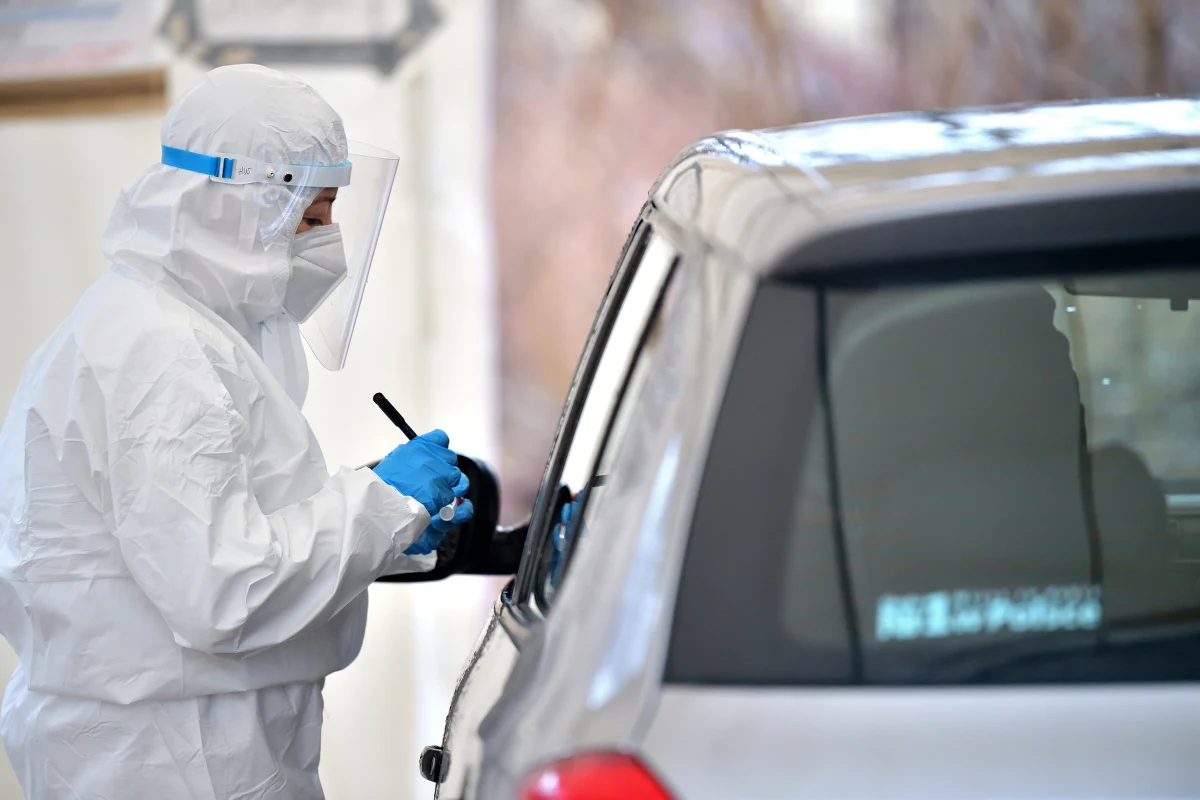 Do Sejmu, po wielokrotnych zapowiedziach posłów PiS-u, wpłynął projekt nowej ustawy o walce z epidemią koronawirusa. Najnowsza wersja jest najbardziej okrojoną ze wszystkich dotychczasowych.