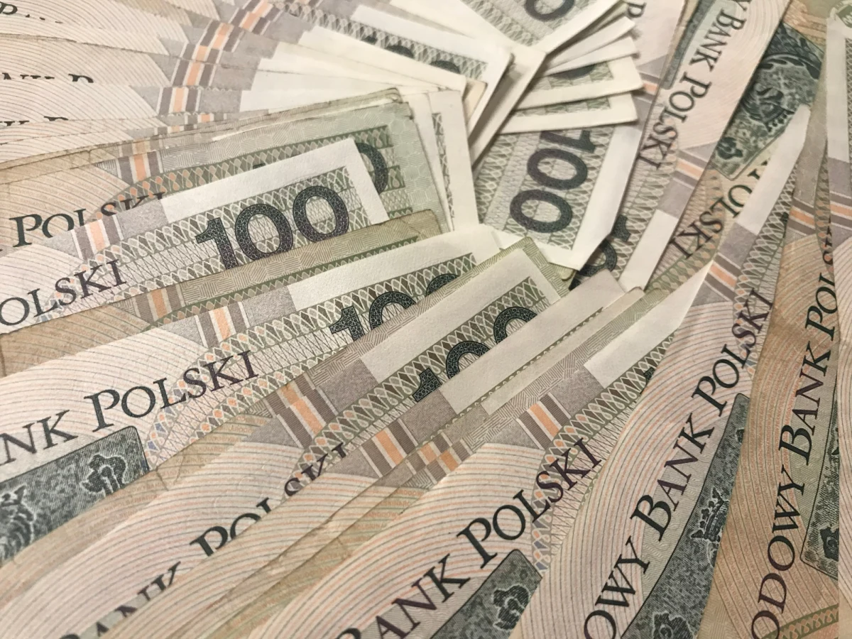 Ministerstwo Rodziny i Polityki Społecznej nie pracuje nad rozwiązaniami polegającymi na uzależnieniu świadczeń emerytalno-rentowych od dochodów dzieci świadczeniobiorców - przekazał w piątek resort, odnosząc się do wpisu Barbary Sochy, podsekretarz stanu w minisrerstwie.