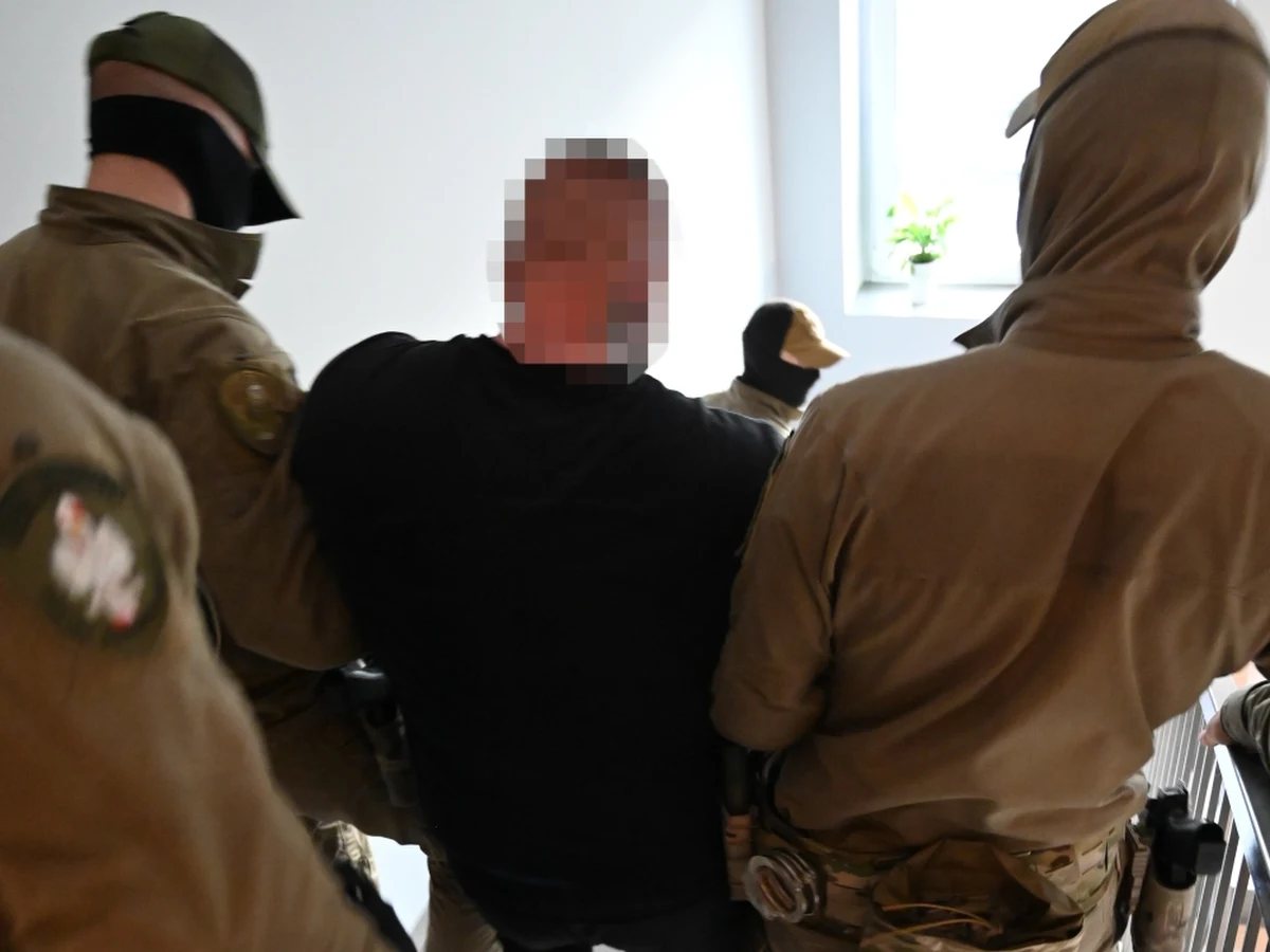 Stręczycielstwo i sutenerstwo, handel ludźmi, pranie brudnych pieniędzy i lichwa - to tylko część przestępstw, za które odpowie pięć osób, które czerpały korzyści z cudzego nierządu. Akt oskarżenia właśnie trafił do sądu w Tarnowie.

