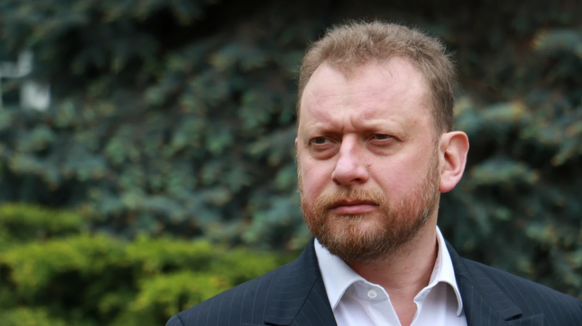 Były minister zdrowia Łukasz Szumowski złożył rezygnację z wykonywania mandatu poselskiego - przekazał PAP rzecznik rządu Piotr Müller. Według jego relacji, Szumowski zamierza skupić się na działalności lekarskiej i naukowej.