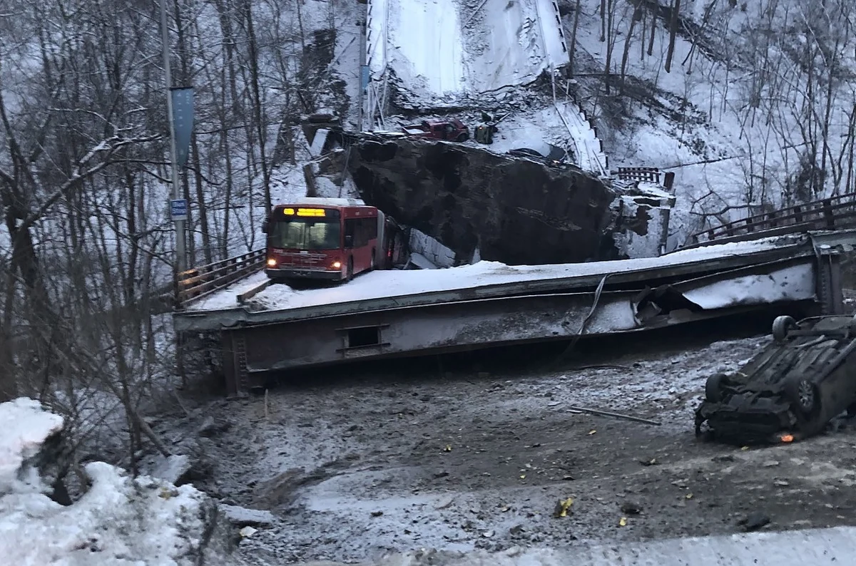 Dziesięć osób zostało rannych w amerykańskim Pittsburghu, gdy w piątkowy poranek czasu lokalnego runął jeden z tamtejszych mostów. Na szczęście nikt nie zginął. 