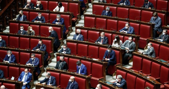 Włoscy parlamentarzyści i delegaci regionów nie są dalej w stanie wybrać prezydenta republiki. W piątek wieczorem bez rozstrzygnięcia zakończyło się szóste głosowanie. Trwa oczekiwanie na to, aż liderzy największych ugrupowań zawrą porozumienie w sprawie kandydata.
