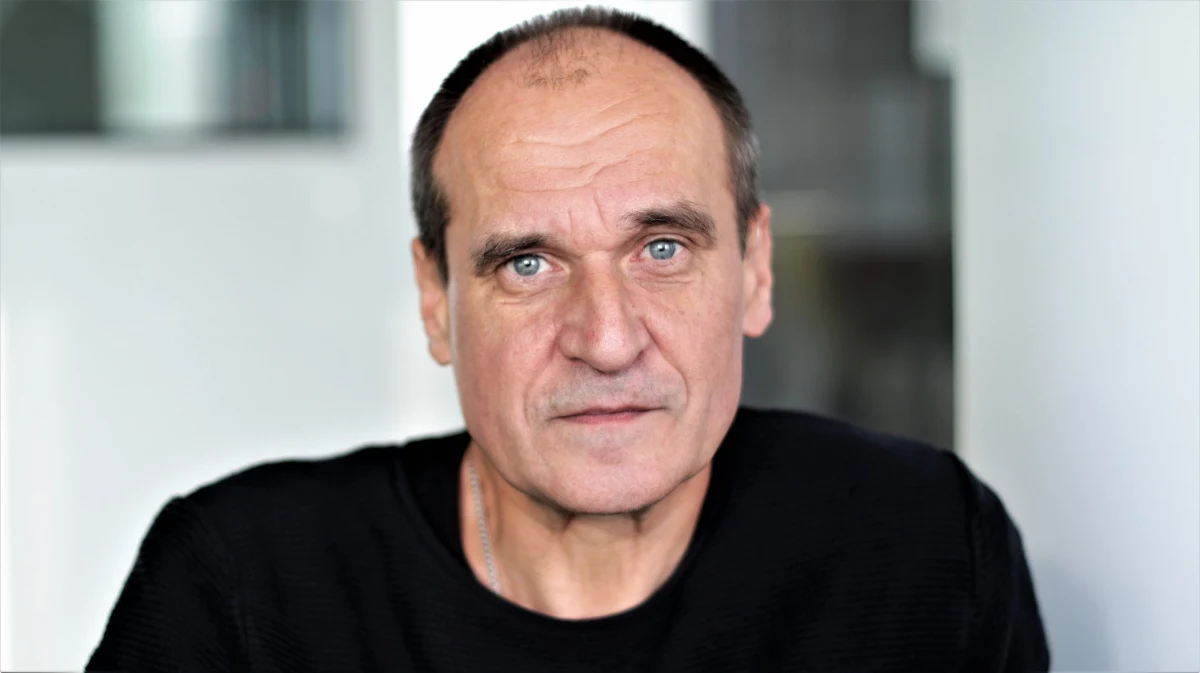 "Całe państwo praktycznie i układ wisi na moich trzech głosach" – przyznaje Paweł Kukiz na nagraniu, które opublikowali reporterzy "Czarno na białym" TVN24. Polityk mówi także o tym, że żyjemy w systemie autorytarnym, a działaczy PiS nazywa "jumanami".