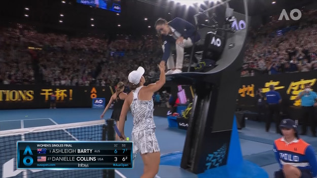 Ashleigh Barty po raz trzeci w karierze wygrała turniej wielkoszlemowy, ale po raz pierwszy w ojczyźnie – w Australii. W finale na Rod Laver Arena w Melbourne pokonała Amerykankę Danielle Collins 6:3, 7:6 (2). W drugim secie przegrywała już 1:5. Zwyciężczyni otrzymała dwa miliony dolarów amerykańskich, pokonana – 1,1 miliona.
Źródło: AP
