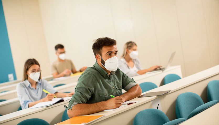 Sesja Na Studiach. Kwarantanna, Izolacja - Jak Napisać Egzamin ...