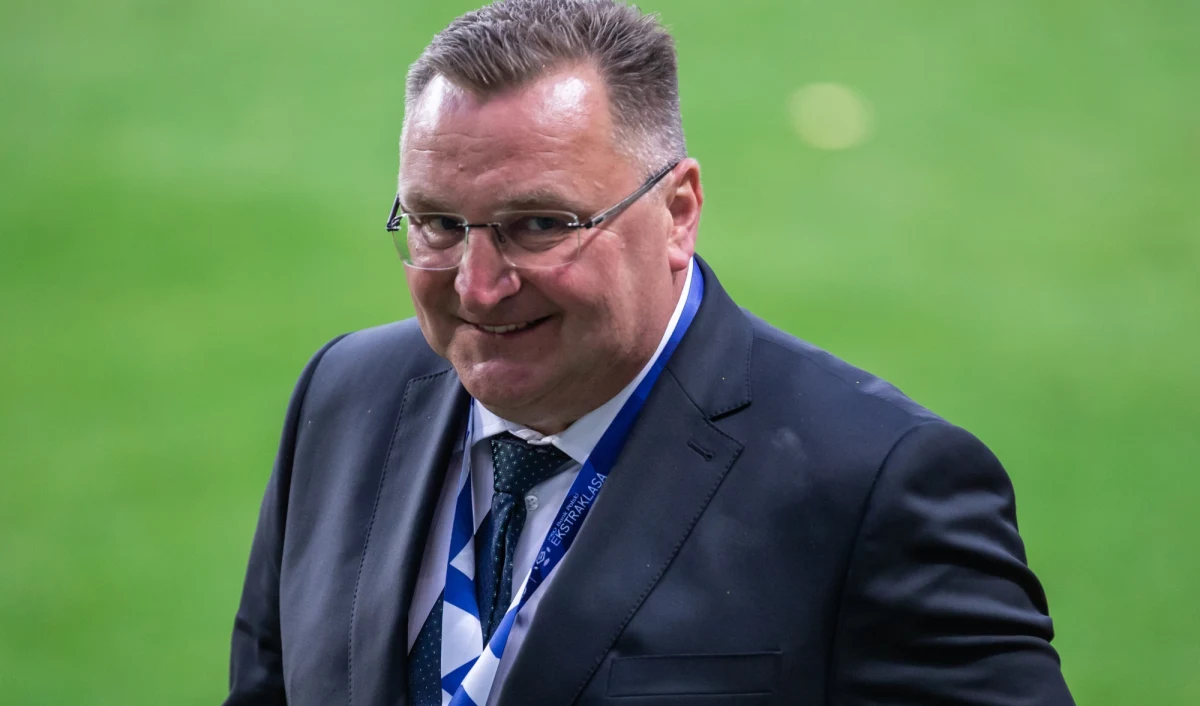 ​Prezes Polskiego Związku Piłki Nożnej Cezary Kulesza zdradził dzisiaj, że dokonał wyboru selekcjonera reprezentacji Polski. Jego nazwisko mamy poznać w poniedziałek. Przez ostatnie tygodnie pojawiało się wiele kandydatur, z czego najczęściej mówiło się o byłym selekcjonerze Adamie Nawałce. Tymczasem, jak podają media, za sterami reprezentacji miałby usiąść Czesław Michniewicz.
