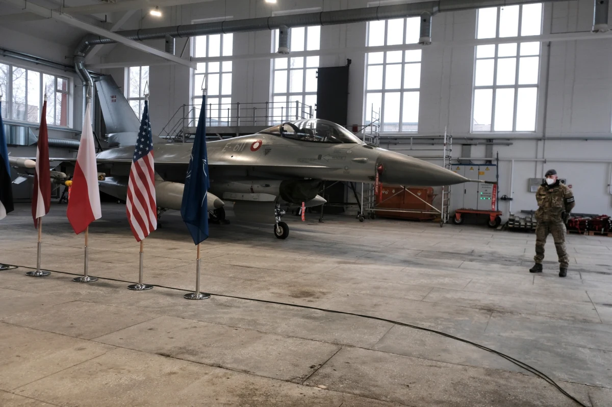 Francja w ramach NATO może wysłać do Rumunii wieluset żołnierzy - zadeklarowała w sobotę minister obrony tego kraju Florence Parly. Na początku lutego na Ukrainę udadzą się razem szefowie MSZ Francji i Niemiec.