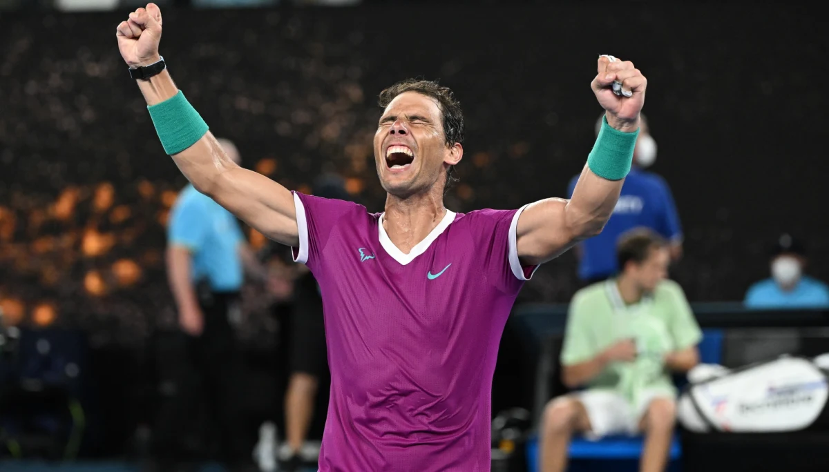 ​Rafael Nadal wygrał turniej Australian Open i wywalczył rekordowy w męskim singlu 21. tytuł wielkoszlemowy. Rozstawiony z numerem szóstym hiszpański tenisista w finale imprezy w Melbourne pokonał Rosjanina Daniiła Miedwiediewa (2.) 2:6, 6:7 (5-7), 6:4, 6:4, 7:5.