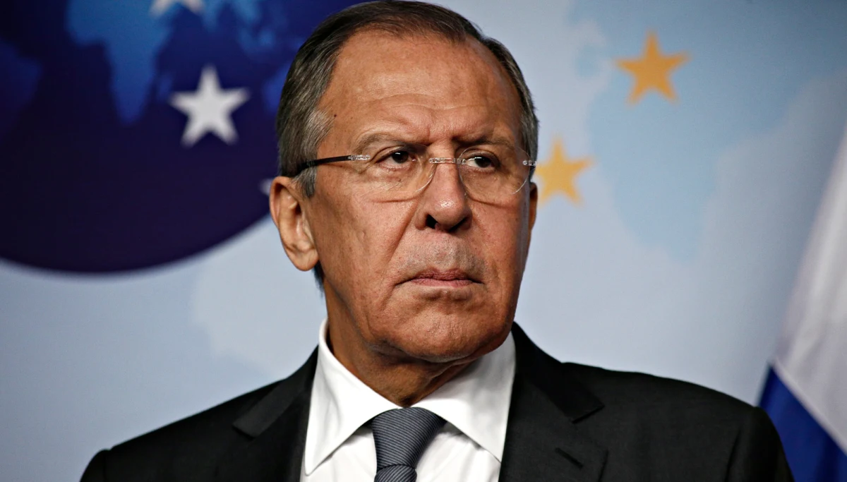 NATO chce wciągnąć Ukrainę do swoich struktur, chociaż ten kraj nie jest w stanie wnieść niczego do Sojuszu i poprawić jego bezpieczeństwa - oświadczył szef dyplomacji Rosji Siergiej Ławrow. Dodał, że ekspansja NATO jest według niego niebezpieczna, ponieważ Sojusz angażuje się w "działania ofensywne". 