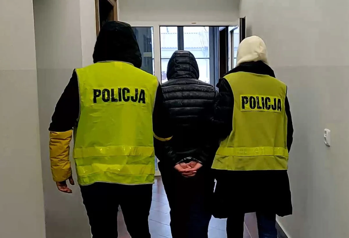 Olsztyńska policja zatrzymała 34 i 35-latka, którzy chcieli wyłudzić 300 tysięcy złotych od jednego z przedsiębiorców. Aby zmusić ofiarę do zapłaty uszkodzili samochód, a także próbowali podpalić budynek firmy. Mężczyznom grozi 10 lat więzienia.