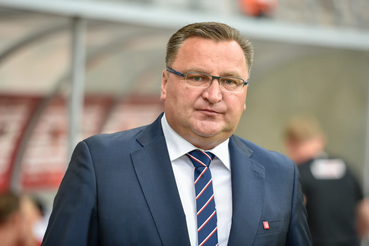 Czesław Michniewicz został nowym selekcjonerem piłkarskiej reprezentacji Polski - potwierdził oficjalnie PZPN. Poprowadzi kadrę w marcowym barażu z Rosją w walce o mundial.