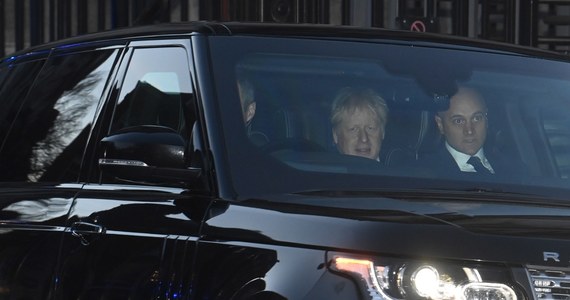 Brytyjski premier Boris Johnson otrzymał w poniedziałek długo oczekiwany raport z dochodzenia Sue Gray na temat imprez i nieformalnych spotkań towarzyskich na Downing Street i w innych budynkach rządowych w czasie restrykcji covidowych.