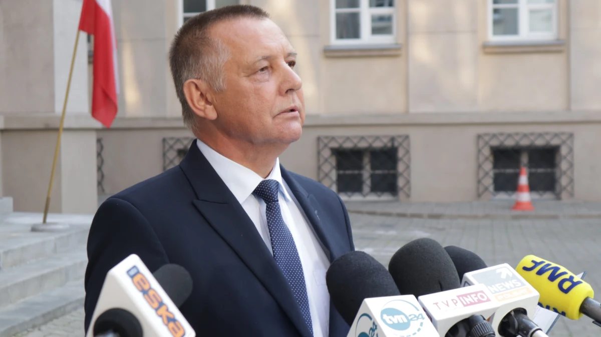 Rozpatrywanie przez Sejm wniosku prokuratora krajowego o uchylenie immunitetu prezesowi NIK Marianowi Banasiowi łamie konstytucyjną zasadę legalizmu - wynika z ekspertyz prawnych zamówionych przez wicemarszałek Sejmu Małgorzatę Kidawę-Błońską. 