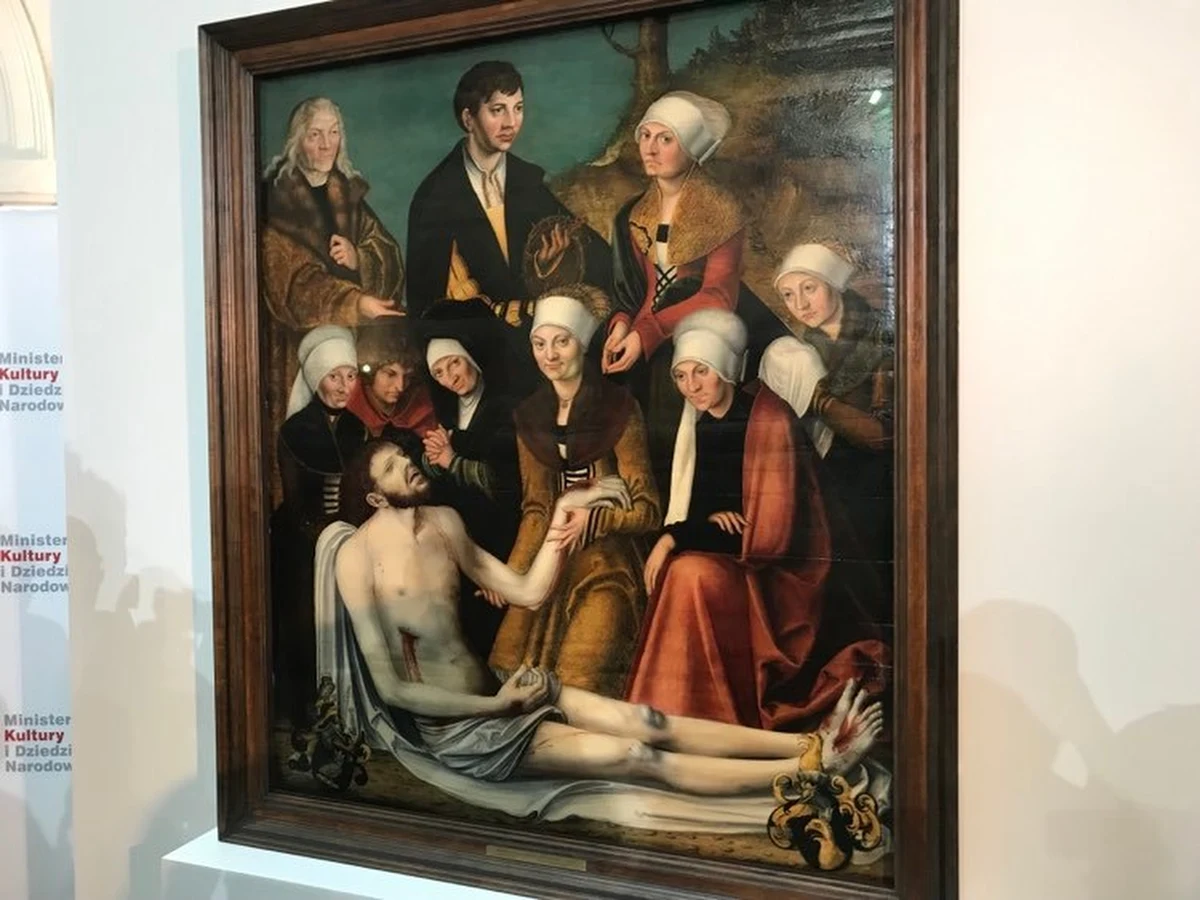 Obraz Lucasa Cranacha starszego "Opłakiwanie Chrystusa", utracony podczas II wojny światowej, trafił do Muzeum Narodowego we Wrocławiu. Dzieło znów znalazło się w polskich zbiorach dzięki działaniom Ministerstwa Kultury i Dziedzictwa Narodowego oraz pracy wrocławskich muzealników.