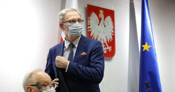 Sejmowa Komisja Zdrowia, która miała się zająć projektem ustawy w sprawie testowania pracowników na Covid-19 raz w tygodniu, została nieoczekiwanie przerwana i przeniesiona na jutro. Posłowie projektem w ogóle się nie zajęli.