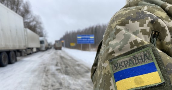 "Zwiększona liczba patroli to nie nowość" - mówi specjalnemu wysłannikowi RMF FM na Ukrainę funkcjonariuszka tamtejszej straży granicznej. Chodzi konkretnie o odcinek, na którym łączą się trzy państwa: Rosja, Białoruś i Ukraina. Jest tak w bliskim sąsiedztwie wsi Sjeńkiwka.
