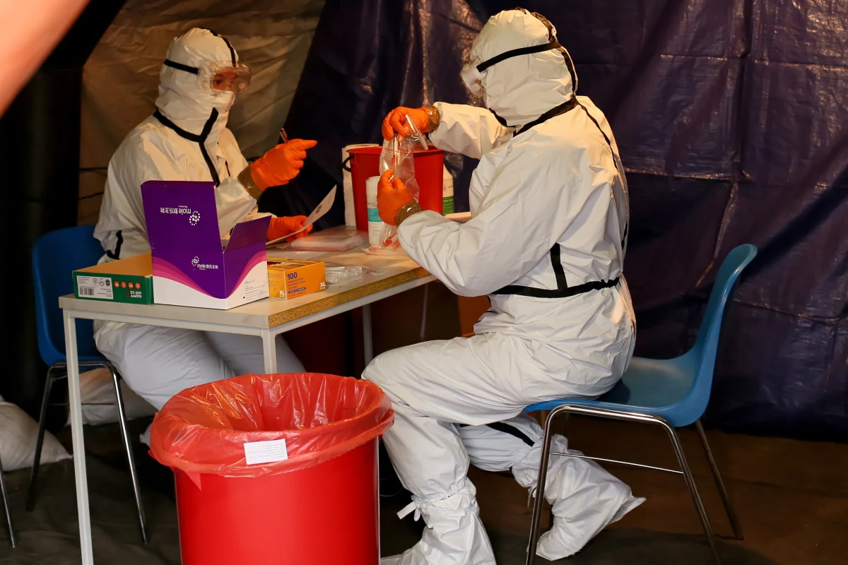 Ministerstwo Zdrowia informuje o 39 114 nowych przypadkach zakażenia koronawirusem. Ostatniej doby zmarło 239 chorych na Covid-19. Bilans epidemii koronawirusa w Polsce to 4 925 270 zakażonych. Nie żyje 105 434 spośród nich.