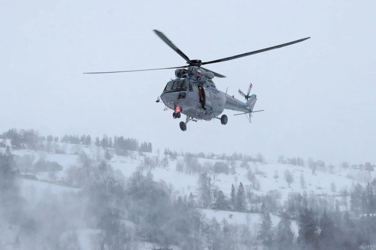 W Tatrach zmalało zagrożenie lawinowe z trzeciego do drugiego stopnia, jednak warunki turystyczne są nadal ekstremalnie trudne - ostrzega Tatrzański Park Narodowy. W kolejnych dniach przewidywane są intensywne opady śniegu.