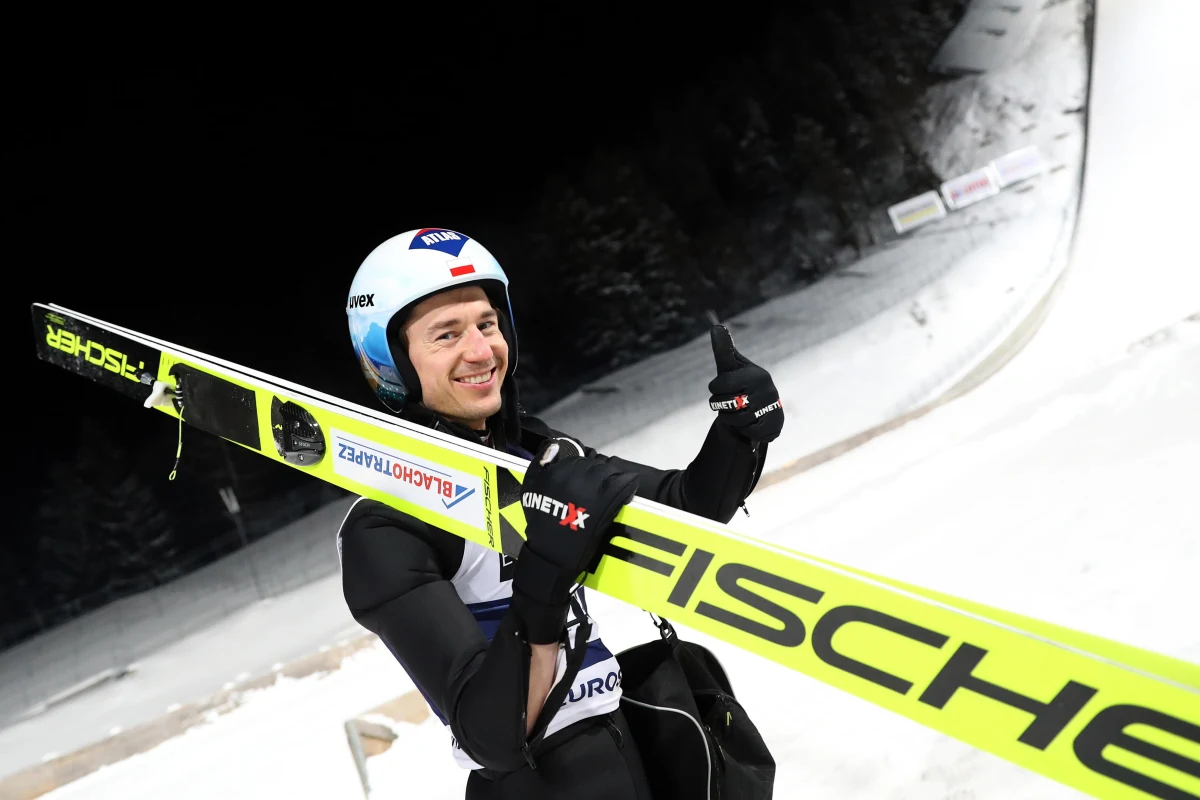 Reprezentacja kobiet i mężczyzn w skokach narciarskich dotarła już do wioski olimpijskiej w Zhangjiakou - poinformował Polski Związek Narciarski (PZN). Jak dodano, wszyscy członkowie kadry olimpijskiej otrzymali negatywne wyniki testu na Covid-19.