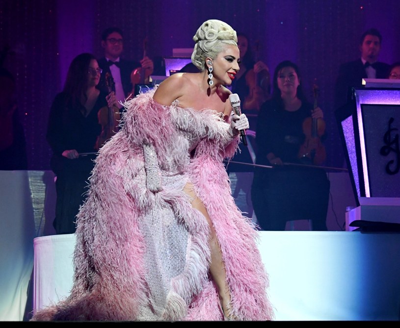 Lady Gaga ostatnio coraz śmielej wkracza do aktorskiego świata, ale nie daje o sobie zapomnieć też fanom muzyki. Ogłosiła właśnie dalszy ciąg rezydencji w Las Vegas. Na koncertach "Jazz & Piano" będzie można ją zobaczyć i usłyszeć już od początku kwietnia tego roku.