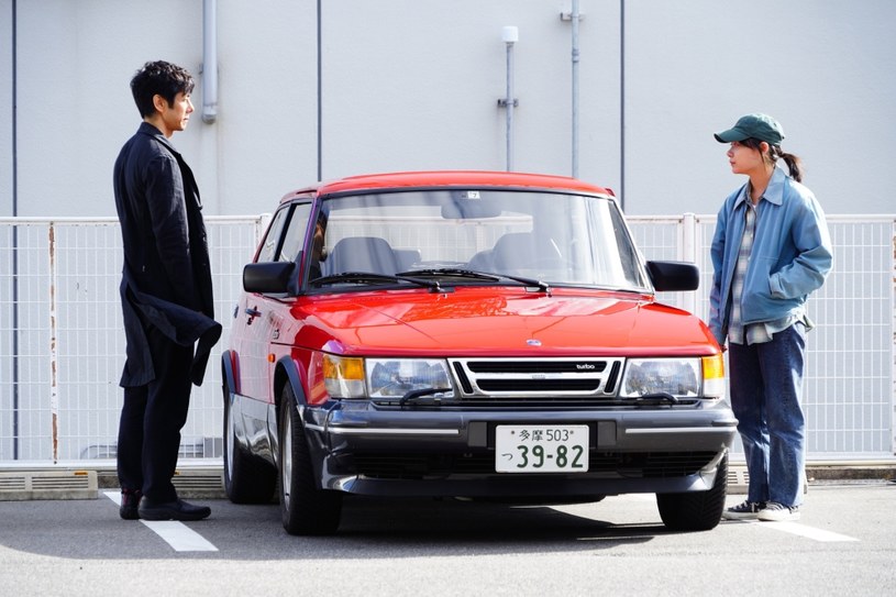 11 marca na ekrany polskich kin trafi "Drive My Car" Ryūsuke Hamaguchiego - mistrzowska ekranizacja opowiadania Harukiego Murakamiego. Dystrybutor Gutek Film zaprezentował właśnie pierwszy zwiastun filmu.