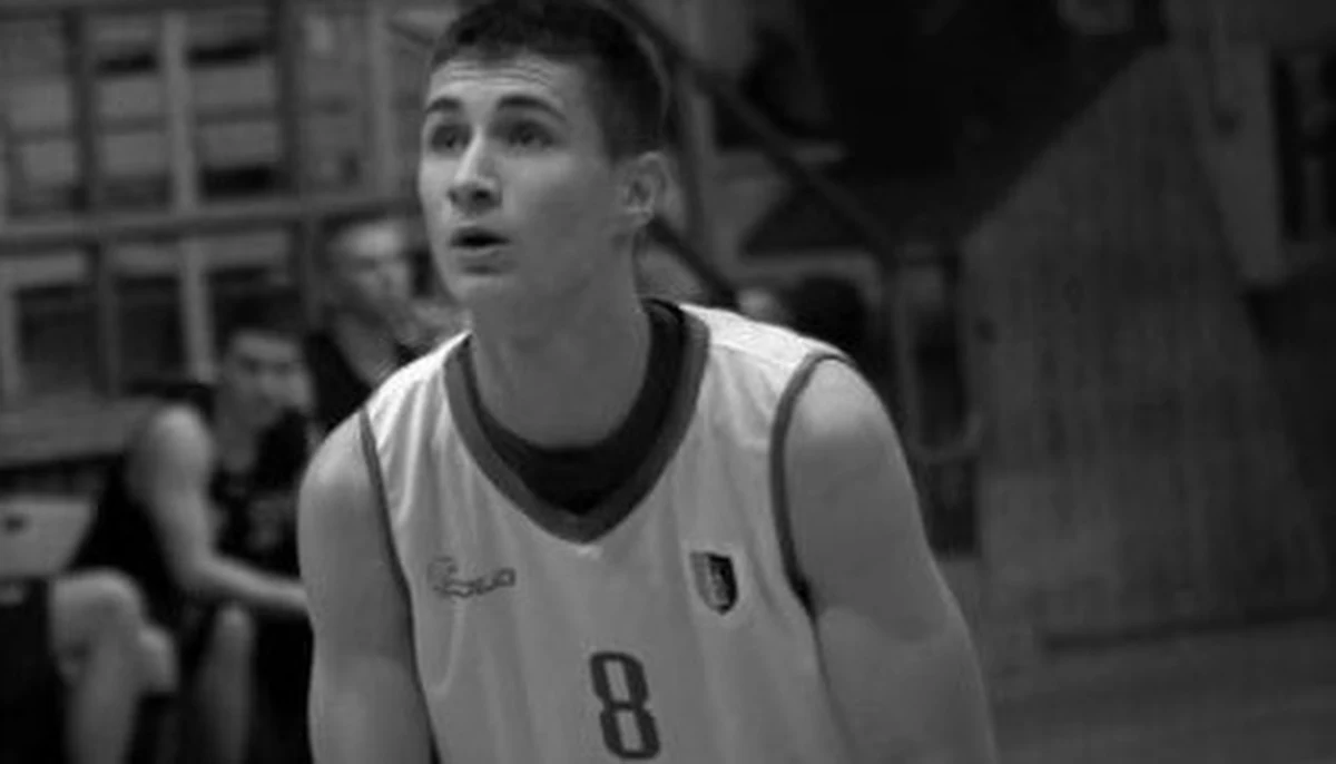 ​Nie żyje Bartłomiej Tarczyński, koszykarz Stali Stalowa Wola. 23-latek wyszedł z domu w sobotę, jego ciało znaleziono w lesie.