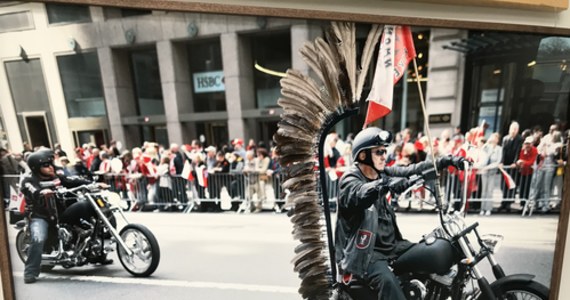 Wystawa "Marsz, marsz, Polonia!", zrealizowana z inicjatywy Konsulatu Generalnego USA w Krakowie, przedstawia polską diasporę widzianą poprzez obiektyw najwybitniejszych fotografów polskich i amerykańskich od początku XX wieku do czasów nam współczesnych.