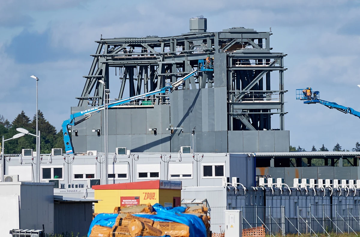 Administracja Bidena jest gotowa do rozmów z Rosją na temat inspekcji amerykańskich baz obrony przeciwrakietowej. Według informacji Bloomberga, inspekcje miałby się odbyć w polskim Redzikowie i rumuńskim Deveselu. Taki ruch ma zapewnić Moskwę o braku ofensywnych rakiet Tomahawk na terenie instalacji.
