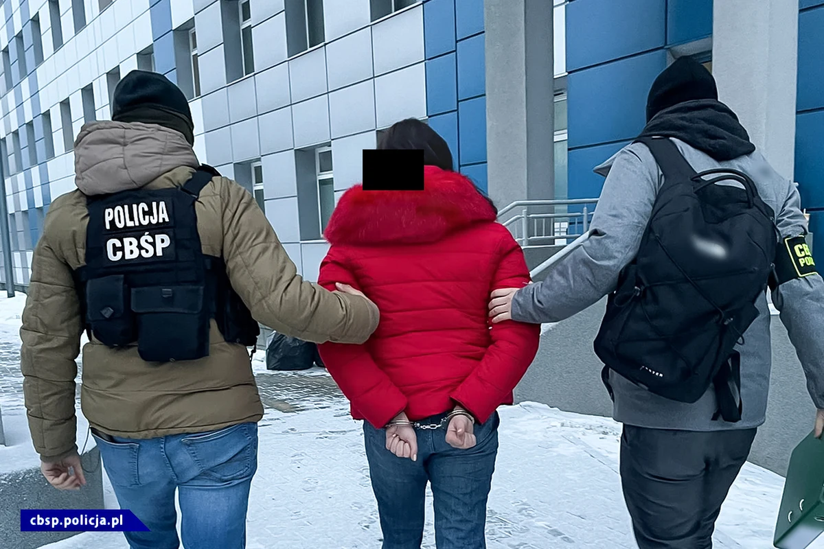 Sześć osób zostało zatrzymanych w sprawie zorganizowanej grupy przestępczej zajmującej się fikcyjnym obrotem trumnami. Łączna kwota wystawionych przez zatrzymanych nierzetelnych faktur wyniosła ponad 10 mln zł - poinformowały Centralne Biuro Śledcze Policji i Prokuratura Krajowa.