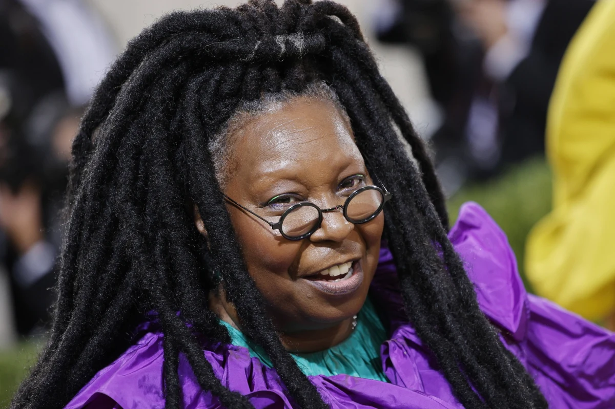 Telewizja ABC News na dwa tygodnie zawiesiła amerykańską aktorkę Whoopi Goldberg w roli prowadzącej program "The View". Tak stacja zareagowała na słowa Goldberg, że Holokaust dotyczył "dwóch grup białych ludzi", czyli "nie chodziło (w nim) o rasę".