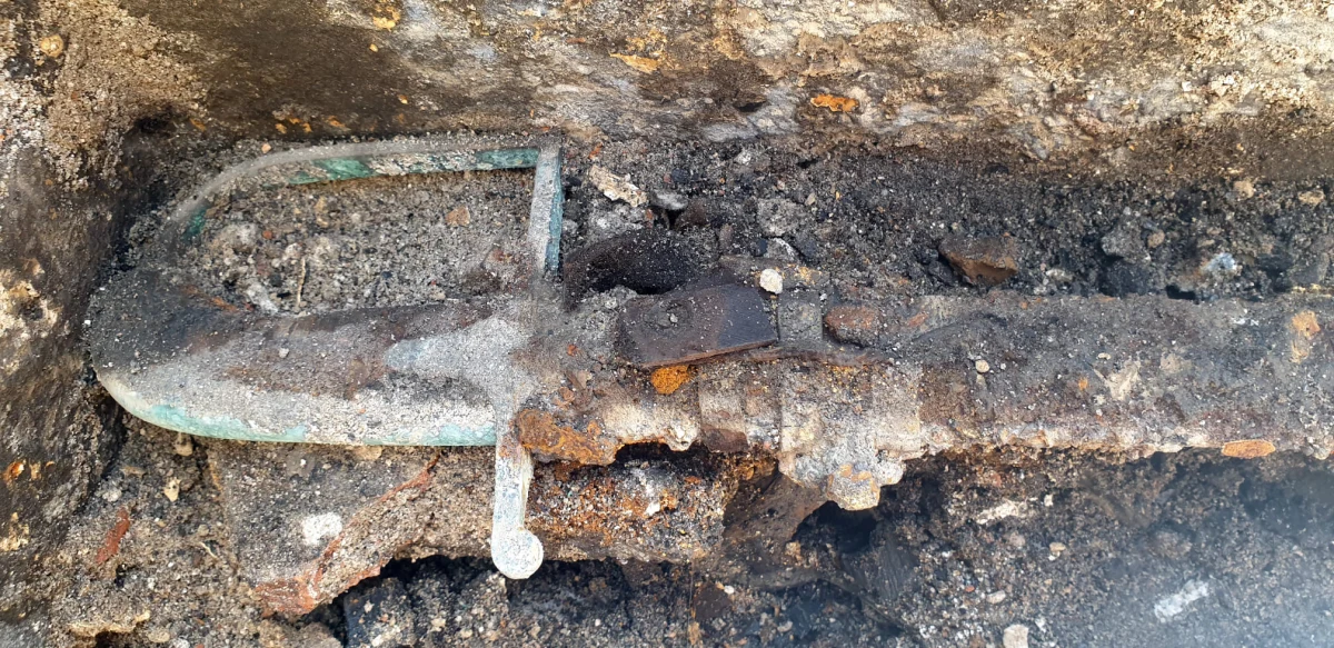 W trakcie przebudowy placu Pięciu Rogów w Warszawie znaleziono szablę ułańską z początku lat 20. XX wieku. Natknęli się na nią archeolodzy, którzy badali odsłonięte przez robotników fundamenty przedwojennych kamienic.