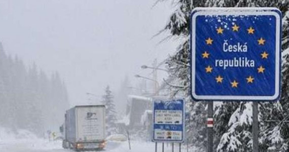 Czesi podjęli decyzję o zamknięciu - dla aut o masie powyżej 3,5 tony - odcinka drogi numer 10. Chodzi o fragment od miejscowości Tanavald do byłego przejścia granicznego w Jakuszycach na Dolnym Śląsku. 