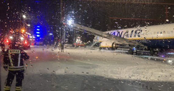 Specjalna komisja zajmie się sprawą incydentu lotniczego, do którego doszło w nocy na lotnisku w Pyrzowicach pod Katowicami. Samolot pasażerski zjechał tam z drogi startowej i zablokował ją na 5 godzin. Nikt nie ucierpiał.
