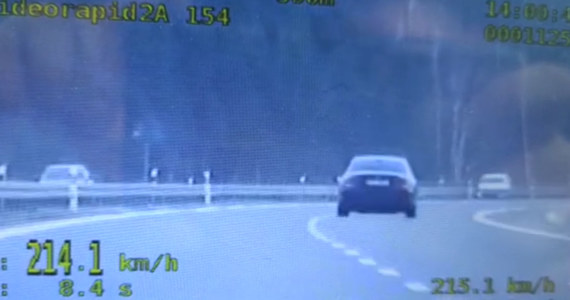 Policjanci zatrzymali do kontroli kobietę, która przekroczyła prędkość na drodze S3 o 94 km/h. Funkcjonariusze nałożyli na nią mandat w wysokości 2500 zł. Kobieta na miejscu zapłaciła wskazaną kwotę kartą - poinformowała policja w Gorzowie Wielkopolskim. 