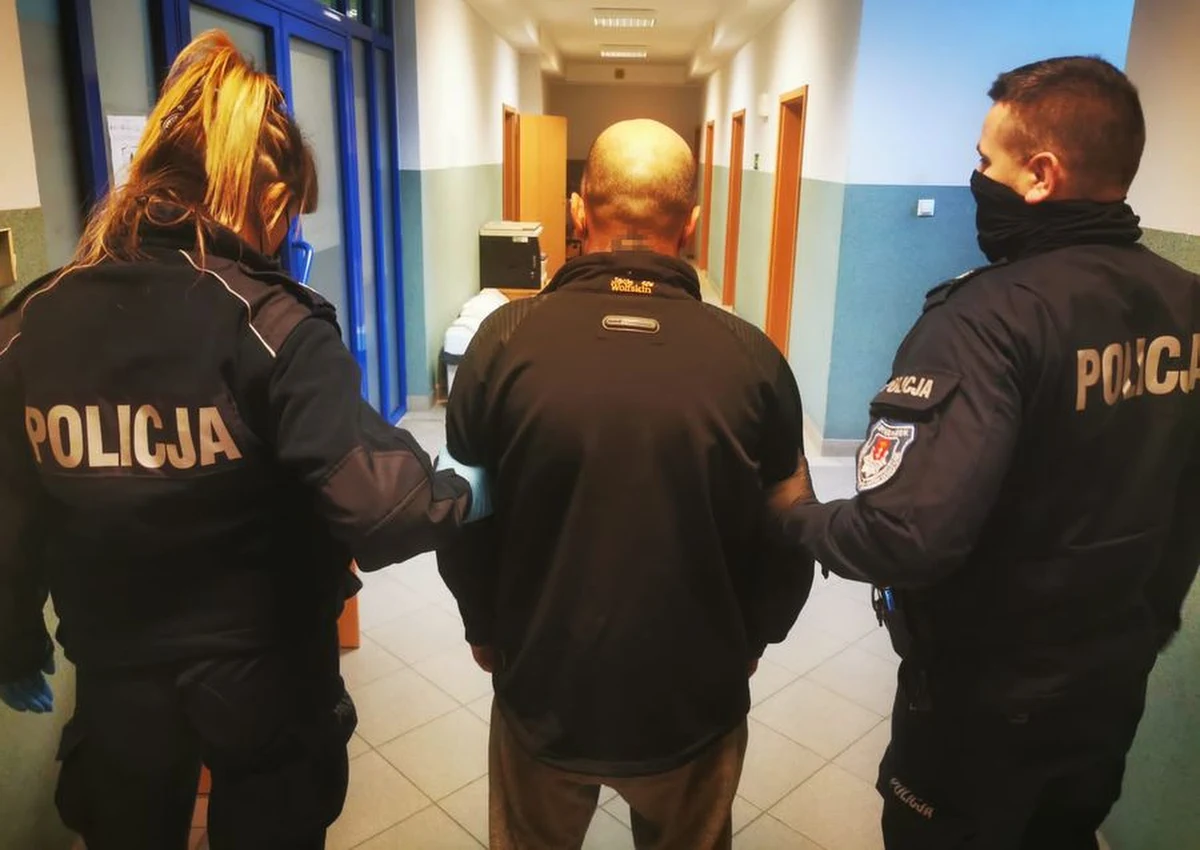 Gdańscy policjanci zatrzymali mężczyznę, który w ciągu trzech dni ponad 20 razy robił drobne zakupy na cudzy rachunek, na łączną kwotę prawie 530 zł. Śledczy przedstawili 48-latkowi 21 zarzutów.