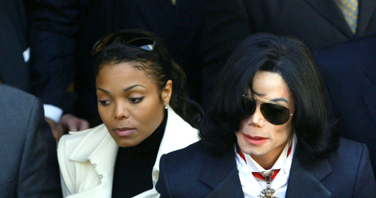 Pod koniec stycznia stacja Lifetime wyemitowała dokument o życiu i karierze Janet Jackson. Wokalistka w produkcji o nazwie "Janet" ujawnia sekrety dotyczące jej kariery oraz życia prywatnego. 