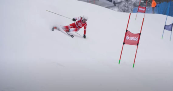 ​Sezon zawodów w narciarskich konkurencjach alpejskich rozgrywanych w ramach programu PolSKI Mistrz trwa w najlepsze. W drugiej połowie stycznia zawodniczki i zawodnicy rywalizowali w czasie kolejnego przystanku Młodzieżowego Pucharu Polski na Jaworzynie Krynickiej oraz w międzynarodowych zawodach FIS w ośrodku PKL Palenica w Szczawnicy. Relację z narciarskich zmagań obejrzeć można w trzecim odcinku PolSKI Mistrz TV.