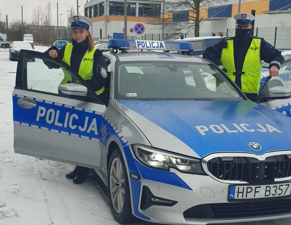​Na łódzkiej stacji benzynowej doszło do kradzieży. Mężczyzna wziął z sobą paczkę ciastek i nie zapłacił. W pościg ruszyli za nim policjanci.