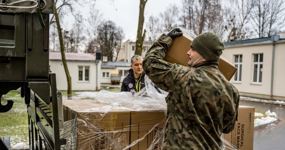 Ponad 100 palet z materiałami medycznymi i artykułami spożywczymi dostarczyli żołnierze 9. Łódzkiej Brygady Obrony Terytorialnej od początku roku. Każdego dnia w działania przeciwkryzysowe w walce z pandemią koronawirusa zaangażowanych jest blisko 50 żołnierzy 9. ŁBOT.