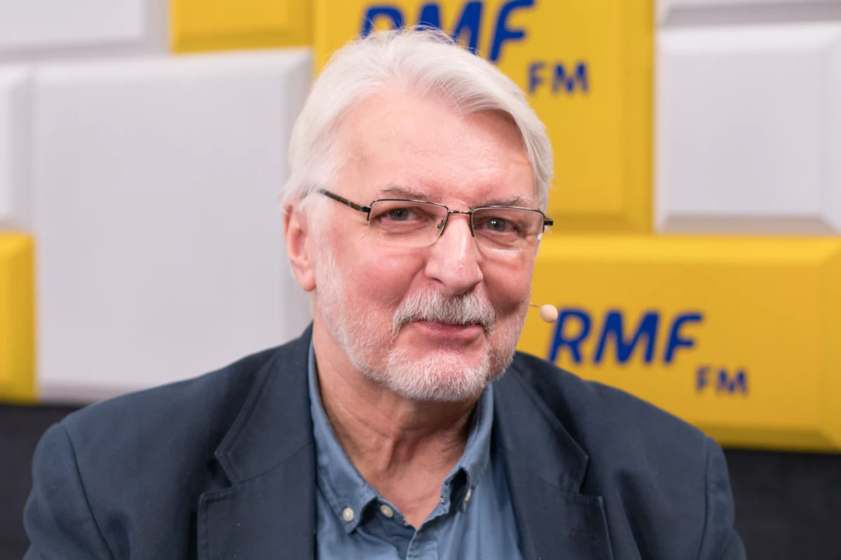 "Amerykanie wysyłają wojsko po to, aby wojny nie było. To jest taki paradoks. Żołnierze są po to, aby odstraszyć, zniechęcić Rosjan do jakichkolwiek incydentów, a tym bardziej do większej wojny" - stwierdził w Porannej rozmowie w RMF FM były minister spraw zagranicznych, europoseł Witold Waszczykowski, komentując wysłanie do Polski 1700 dodatkowych żołnierzy USA. "Przylot do Warszawy, wzmocnienie garnizonu w Niemczech i postawienie wielu tysięcy żołnierzy w stan gotowości w Stanach Zjednoczonych - to jest właśnie pokaz siły i sprawności logistycznej wojsk amerykańskich. My się zbroimy, modernizujemy nie na wojnę, ale po to, żeby wojnom zapobiec" - tłumaczył. 