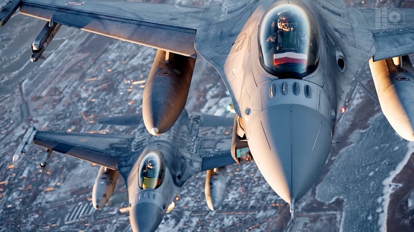 Zakupione przez Polskę myśliwce F-16 aktualnie biorą udział w misji NATO Air Policing, w ramach której patrolują niebo nad Litwą. Nasz sąsiad nie posiada skutecznych sił powietrznych, dlatego nasz kraj przez jakiś czas będzie czuwał nad bezpieczeństwem obywateli Litwy.