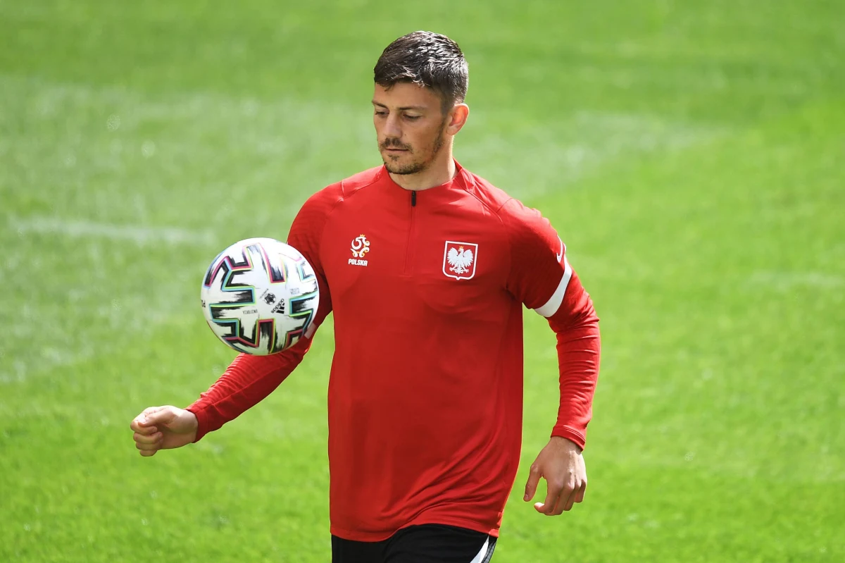 Napastnik Dawid Kownacki wraca do Lecha Poznań. Siedmiokrotny reprezentant Polski został wypożyczony z drużyny 2. Bundesligi Fortuny Duesseldorf do końca sezonu. Piłkarz może pojawić się w składzie drużyny już w najbliższym ligowym meczu z Cracovią.