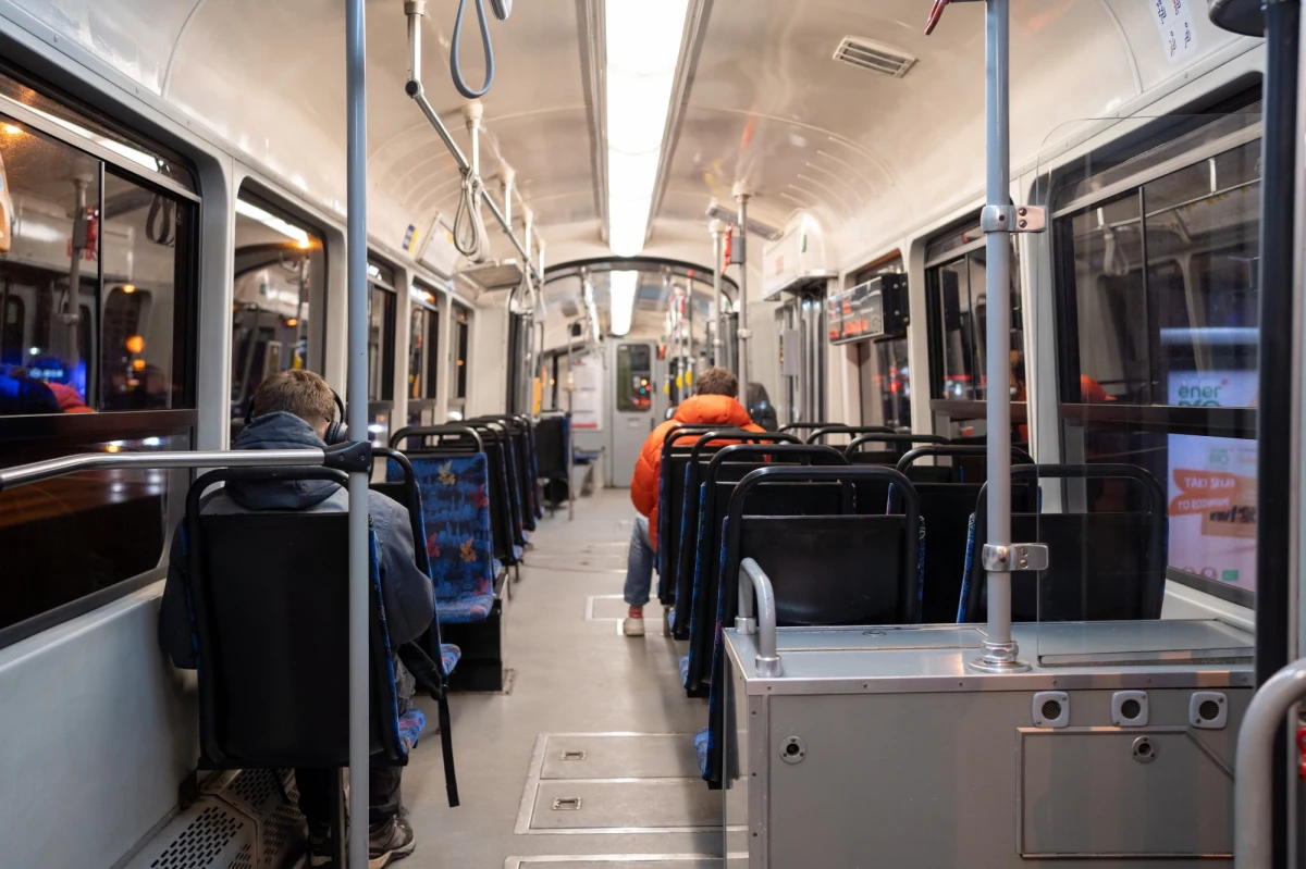 Po kłopotach z kursowaniem autobusów przez przebudowywaną ul. Królowej Jadwigi urzędnicy zdecydowali o zmianie projektanta tej inwestycji. To ma usprawnić i przyśpieszyć prace.  

