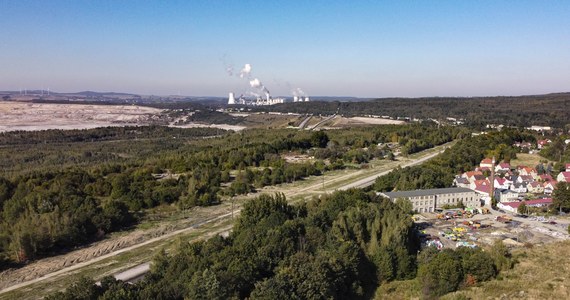 Polityczna temperatura opadła i udało się dojść do porozumienia – tak o podpisanym polsko-czeskim porozumieniu w sprawie Turowa mówi Wojciech Jakóbik, redaktor naczelny portalu BiznesAlert.pl. Jednocześnie zaznacza, że najwyższy czas myśleć o odnawialnych źródłach energii, bo, (…) w przypadku węgla brunatnego mamy obiektywne warunki, sprawiające, że on się skończy.”