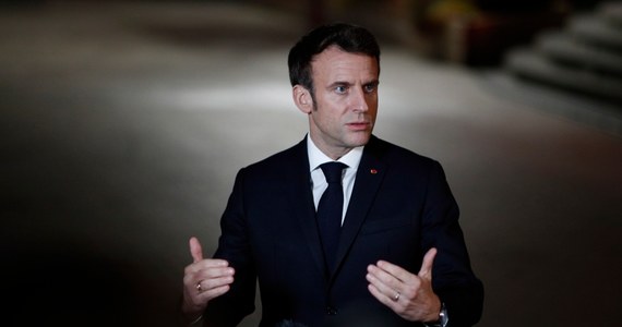 Prezydent Francji Emmanuel Macron przeprowadził w czwartek rozmowy telefoniczne z prezydentem Rosji Władimirem Putinem i prezydentem Ukrainy Wołodymyrem Zełenskim. W ten sposób uczynił krok w sprawie statusu Donbasu w ramach wysiłków zmierzających do deeskalacji napięć - przekazał Pałac Elizejski.