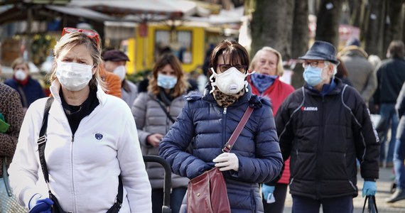 Za około tydzień będziemy mieli do czynienia ze szczytem piątej fali pandemii koronawirusa w Polsce. Wówczas codziennie zakażać się będzie nawet 800 tys. osób - wynika z prognozy ekspertów z Interdyscyplinarnego Centrum Modelowania Matematycznego i Komputerowego UW.